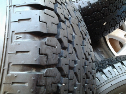 ขายยางพร้อมแม็กซ์ ขนาด 245/70ขอบ16 รุ่น 689 ปี2012 ของดีแม็กซ์ตัวใหม่