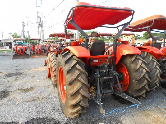 รถแทรคเตอร์ คูโบต้า M7040 ภาพนางฟ้าเลยครับ พร้อมใบดันหน้า