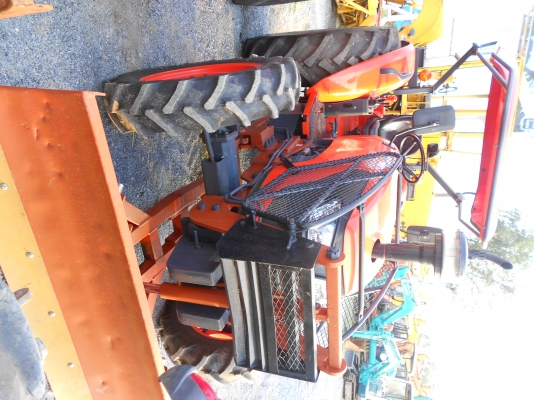 รถแทรคเตอร์ คูโบต้า M7040 ภาพนางฟ้าเลยครับ พร้อมใบดันหน้า