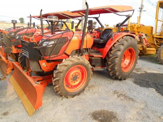 รถแทรคเตอร์ คูโบต้า M7040 ภาพนางฟ้าเลยครับ พร้อมใบดันหน้า