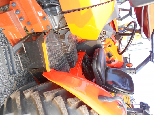 รถแทรคเตอร์ คูโบต้า M7040 ภาพนางฟ้าเลยครับ พร้อมใบดันหน้า