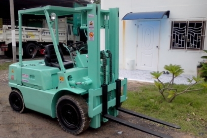 ขายรถ forklift เกียรออโต้ ดีเซล 2 ตัน ขายรถ forklift เกียรออโต้ ดีเซล 2 ตัน