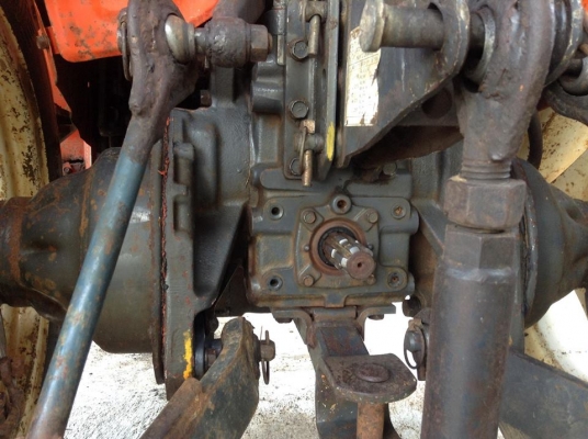 Kubota L1 21.5 แรงครับ ขับเคลื่อน 4 ล้อ สีเดิมครับ สภาพนั้นสวยมากครับ