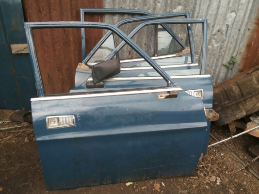 ขายประตูมาสด้า 929 4บาน 5000 ไม่รวมค่าส่ง