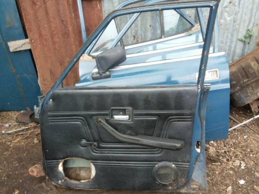 ขายประตูมาสด้า 929 4บาน 5000 ไม่รวมค่าส่ง