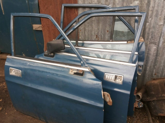 ขายประตูมาสด้า 929 4บาน 5000 ไม่รวมค่าส่ง