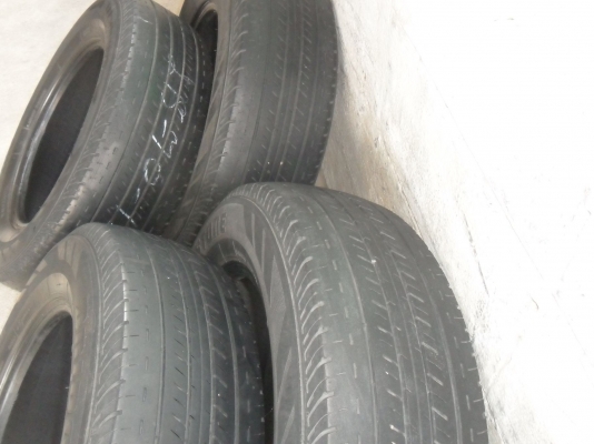 ยาง BRIDGESTONE 215/65R16 ปี10 สวยๆ 4 เส้น ราคา 2400 บาท