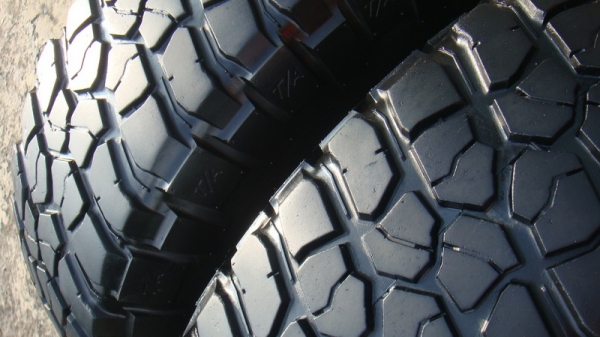 ขายยาง BF Goodrich Mud-terrain KM2  265 75 r16