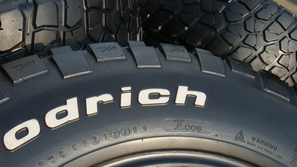 ขายยาง BF Goodrich Mud-terrain KM2  265 75 r16