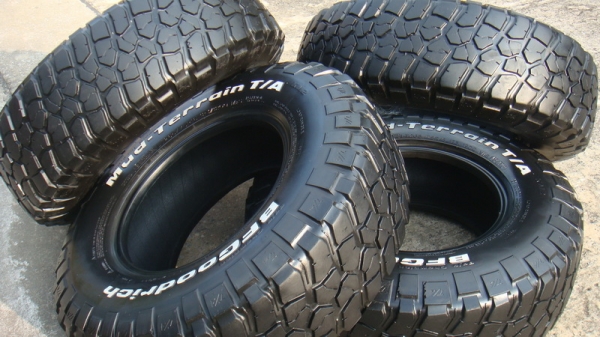 ขายยาง BF Goodrich Mud-terrain KM2  265 75 r16