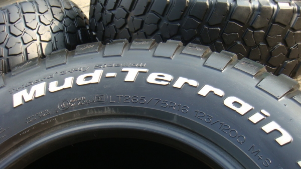 ขายยาง BF Goodrich Mud-terrain KM2  265 75 r16