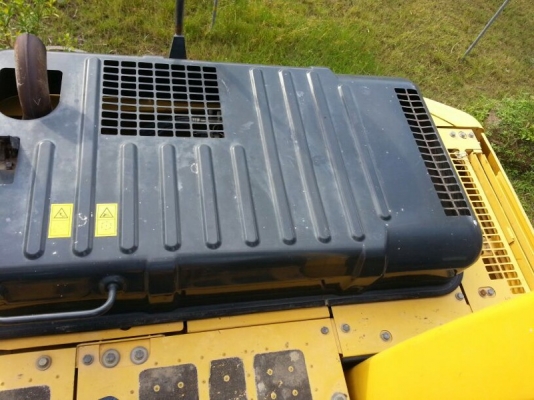 รถแบคโฮ KOMATSU  PC 130 ราคาลดเหลือ 1,750,000 บาท( รถทำงาน. 8,4xx  )  สนใจติดต่อ 081 - 6079515