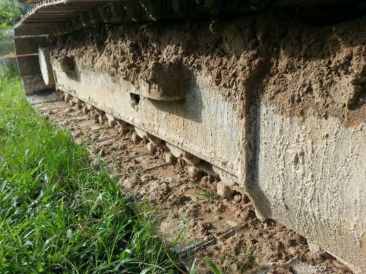 รถแบคโฮ KOMATSU  PC 130 ราคาลดเหลือ 1,750,000 บาท( รถทำงาน. 8,4xx  )  สนใจติดต่อ 081 - 6079515