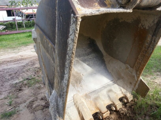 รถแบคโฮ KOMATSU  PC 130 ราคาลดเหลือ 1,750,000 บาท( รถทำงาน. 8,4xx  )  สนใจติดต่อ 081 - 6079515