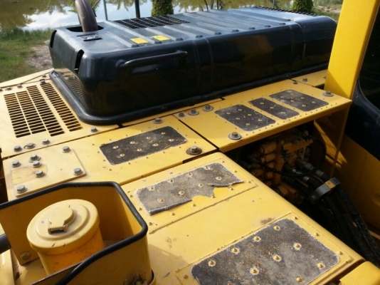 รถแบคโฮ KOMATSU  PC 130 ราคาลดเหลือ 1,750,000 บาท( รถทำงาน. 8,4xx  )  สนใจติดต่อ 081 - 6079515