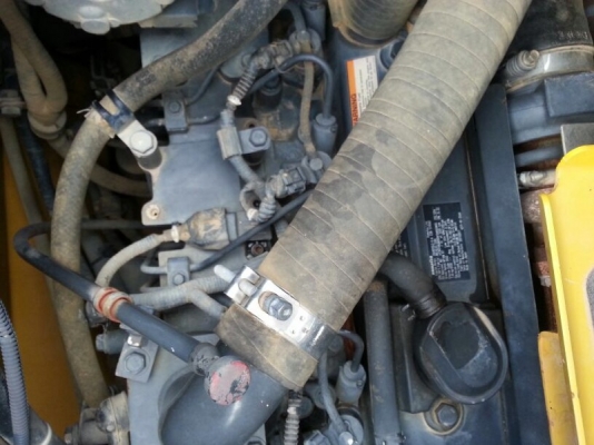 รถแบคโฮ KOMATSU  PC 130 ราคาลดเหลือ 1,750,000 บาท( รถทำงาน. 8,4xx  )  สนใจติดต่อ 081 - 6079515