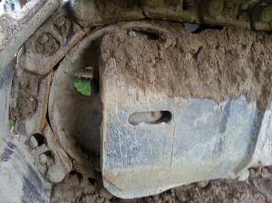 รถแบคโฮ KOMATSU  PC 130 ราคาลดเหลือ 1,750,000 บาท( รถทำงาน. 8,4xx  )  สนใจติดต่อ 081 - 6079515