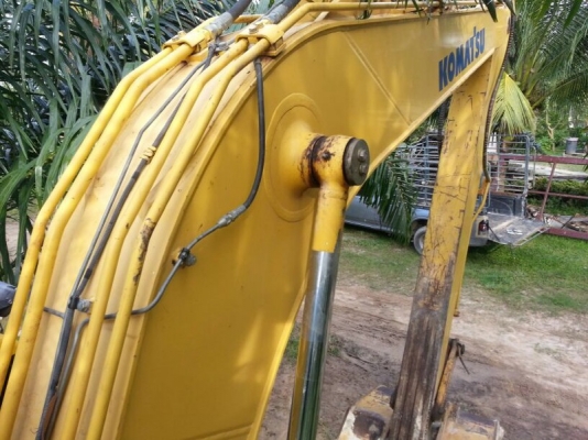 รถแบคโฮ KOMATSU  PC 130 ราคาลดเหลือ 1,750,000 บาท( รถทำงาน. 8,4xx  )  สนใจติดต่อ 081 - 6079515