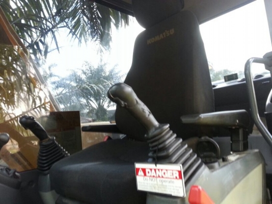 รถแบคโฮ KOMATSU  PC 130 ราคาลดเหลือ 1,750,000 บาท( รถทำงาน. 8,4xx  )  สนใจติดต่อ 081 - 6079515