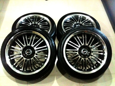 แม็กซ์ 17นิ้ว ET42 PCD 4รู 100-114.3 Racing-XXR ยางปี 11 ขนาด 205-45-17 ไม่เคยซ่อม สภาพสวย