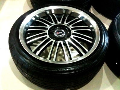 แม็กซ์ 17นิ้ว ET42 PCD 4รู 100-114.3 Racing-XXR ยางปี 11 ขนาด 205-45-17 ไม่เคยซ่อม สภาพสวย