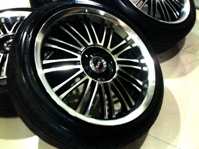 แม็กซ์ 17นิ้ว ET42 PCD 4รู 100-114.3 Racing-XXR ยางปี 11 ขนาด 205-45-17 ไม่เคยซ่อม สภาพสวย