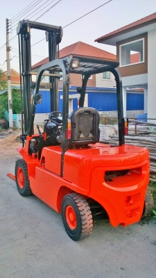 ขายฟอร์คลิพท์นิสสันดีเซล ขนาด 2.5 ตันเสา 5 เมตร เกียร์ออโต้ 081-3535-948