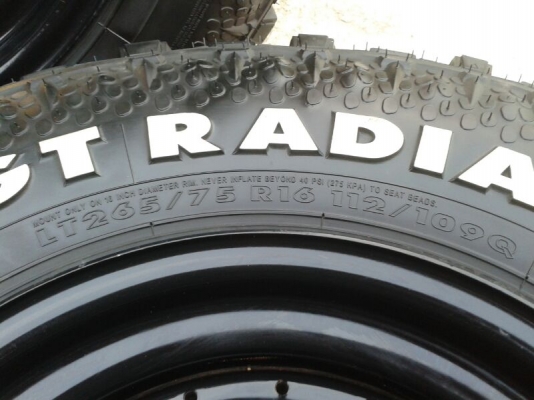 ขาย ยางMud265/75R16ปี12พร้อมล้อ