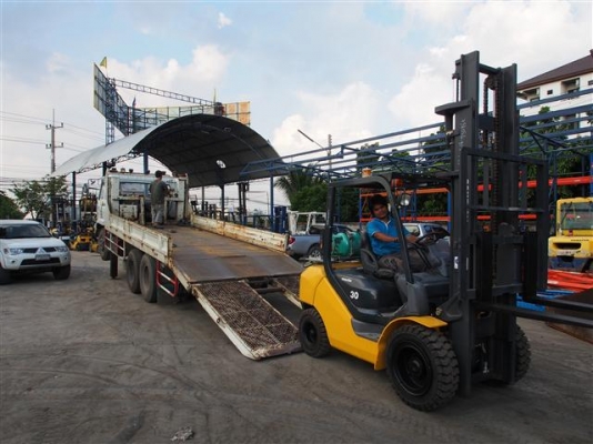 ** ส่งลูกค้าจังหวัดนครปฐม ค่า ** KOmatsu FG30C-16 รถใหม่ป้ายแดง เพียง 4 ชั่วโมง เท่านั้น ^^ ต้องการรถแบบเดียวกันนี้ ติดต่อได้ที่ 083-062-0223 ค่า ^^