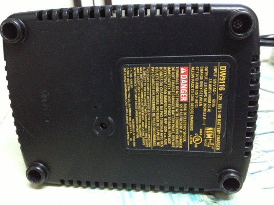แท่นชาร์จมือสอง DeWALT DW9116 7.2V-18V 1Hr NiCd NiMH Charger 120V Made in Thailand