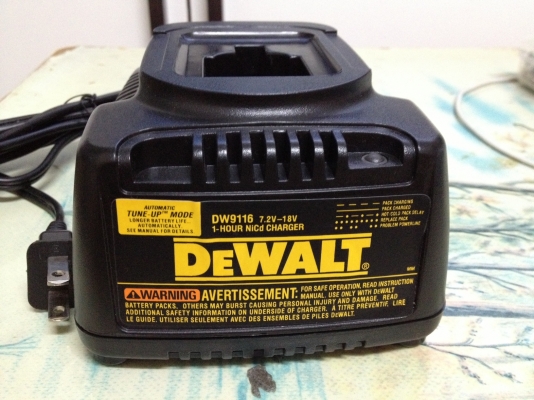 แท่นชาร์จมือสอง DeWALT DW9116 7.2V-18V 1Hr NiCd NiMH Charger 120V Made in Thailand