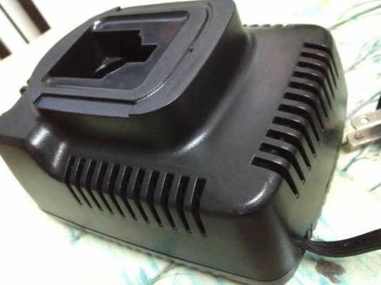 แท่นชาร์จมือสอง DeWALT DW9116 7.2V-18V 1Hr NiCd NiMH Charger 120V Made in Thailand