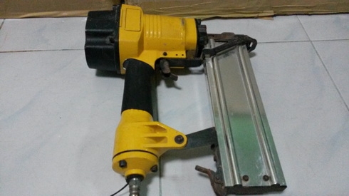 ปืนยิงตะปู(แม๊กลมขาเดี่ยว)