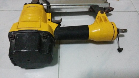 ปืนยิงตะปู(แม๊กลมขาเดี่ยว)