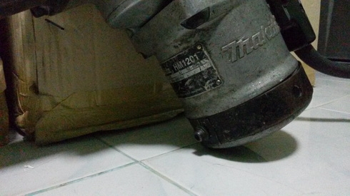 เครื่องสกัดคอนกรีตยี่ห้อmakita รุ่น HM1201 สภาพพร้อมใช้งานครับ