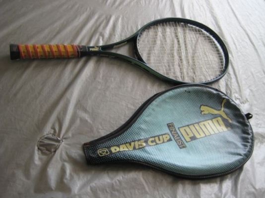 ขายไม้เทนนิส 3 อัน Puma Wilson Yonex อันละ 2000 บาทครับ