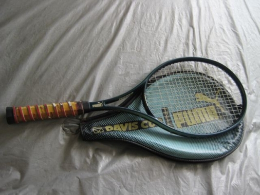 ขายไม้เทนนิส 3 อัน Puma Wilson Yonex อันละ 2000 บาทครับ