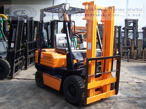 ขายรถ โฟล์คลิฟท์ TOYOTA รุ่น 5-FD15