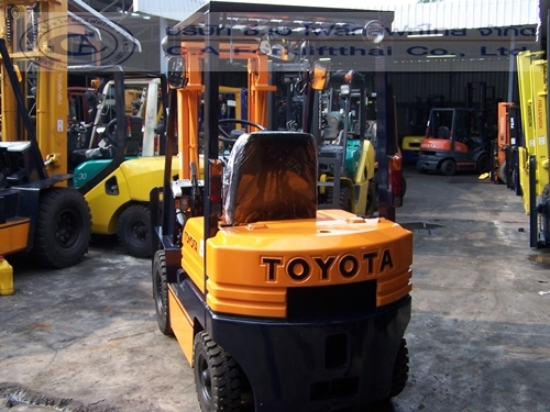 ขายรถ โฟล์คลิฟท์ TOYOTA รุ่น 5-FD15