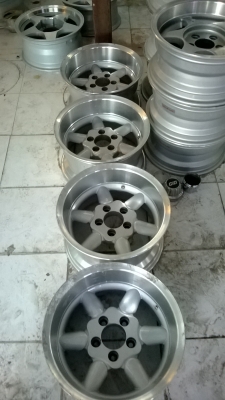 ขายล้อขอบ15 5 รู114 ล้อใหม่เก่าเก็บครับชุดละ8500