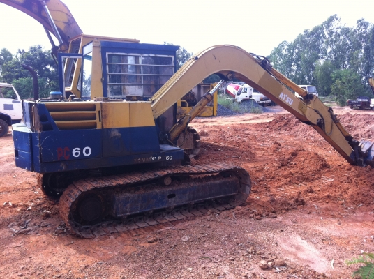 ขายด่วน โคมัสสุ 60-3 เครื่องดี ปั๊มดี สภาพเก่านอก 1 ปี พร้อมใช้งาน