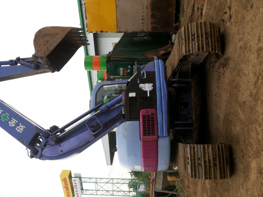 โคมัสสุุ 128UU รถสวย.ไมล์5พันต้นๆ ยังไม่เคยใช้งานในไทย