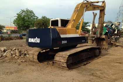 ขายรถ KOMATSU PC200-5 มีทะเบียน ไฟฟ้าครบ แอร์