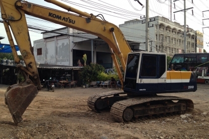 ขายรถ KOMATSU PC200-5 มีทะเบียน ไฟฟ้าครบ แอร์