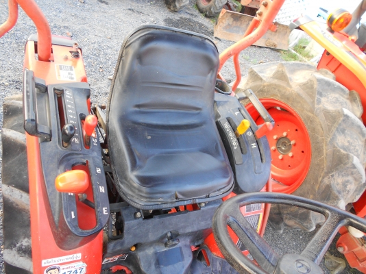 ขายแทรคเตอร์คูโบต้า B2420 พร้อมโครงกันอ้อย เครื่องดีสภาพสวยๆ