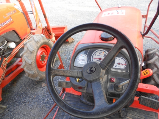 ขายแทรคเตอร์คูโบต้า B2420 พร้อมโครงกันอ้อย เครื่องดีสภาพสวยๆ