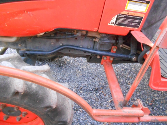 ขายแทรคเตอร์คูโบต้า B2420 พร้อมโครงกันอ้อย เครื่องดีสภาพสวยๆ