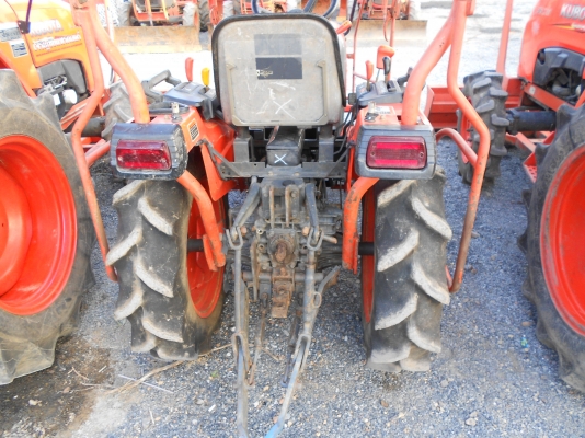 ขายแทรคเตอร์คูโบต้า B2420 พร้อมโครงกันอ้อย เครื่องดีสภาพสวยๆ