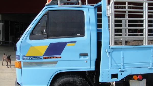 ISUZU NKR110แรง รถห้างแท้ ดาวน์45000ผ่อน11000/36เดือน