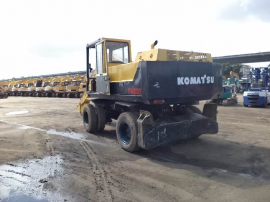 ขายด่วน Komatsu PW 200-3 สภาพสวย พร้อมใช้งาน